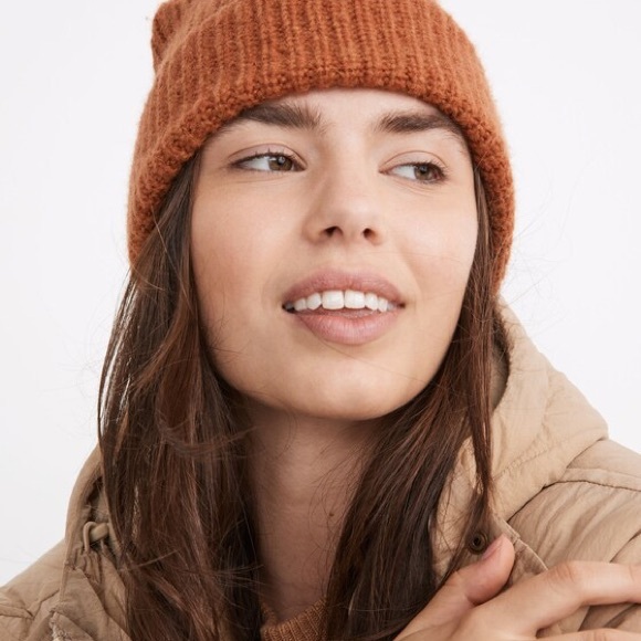 Madewell Alpaca-Blend Cuffed Beanie in Heather Rust - Picture 6 of 6
